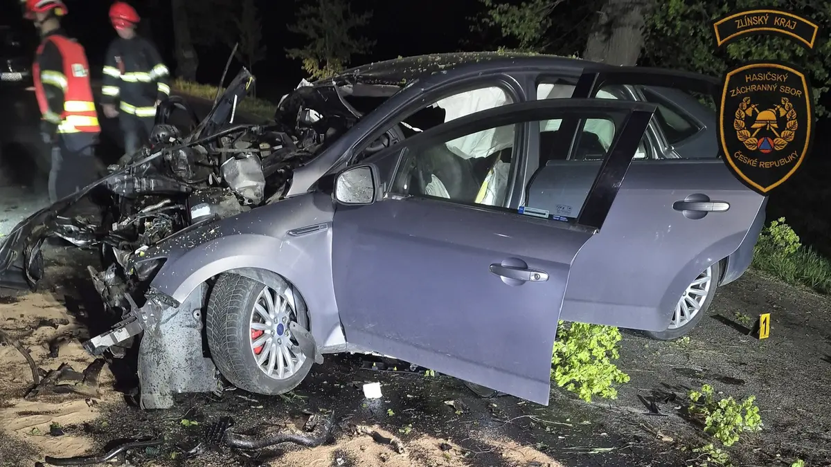 Tragická smrt mladé spolujezdkyně u Ostrohu: Policie naléhavě hledá svědky a záběry hnědého mondea