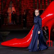 Meryl Streepová v košilových šatech značky Schiaparelli