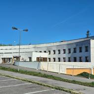 Torzo bývalého hotelu a restaurace na odpočívadle D1 v Průhonicích