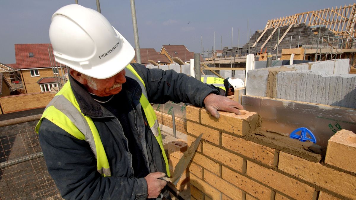 Stavebnictví se v únoru dařilo. Postavilo se o pětinu bytů více