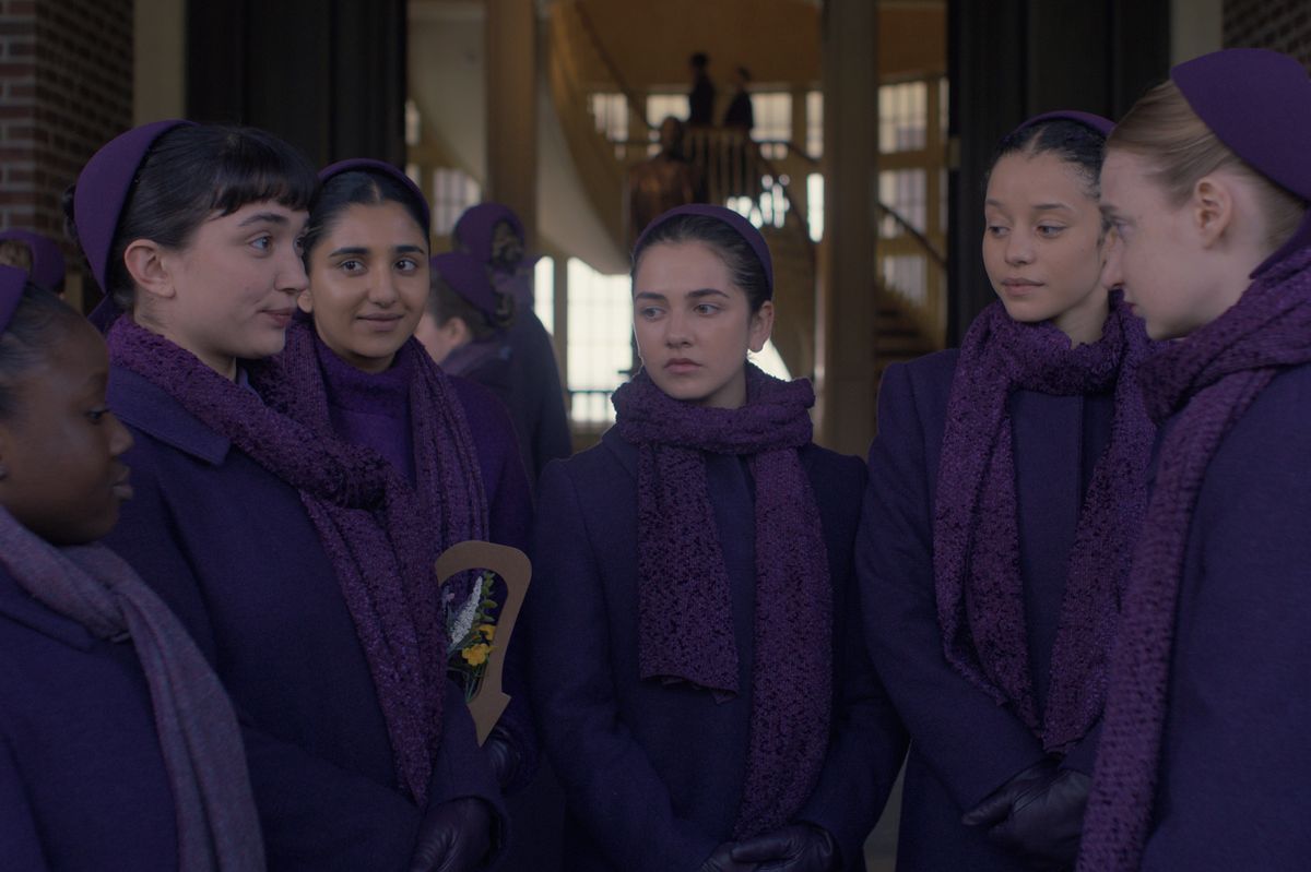 RECENZE: Svědectví je Příběh služebnice pro mladší publikum. Bez znalosti Gileádu si ho ale nepouštějte