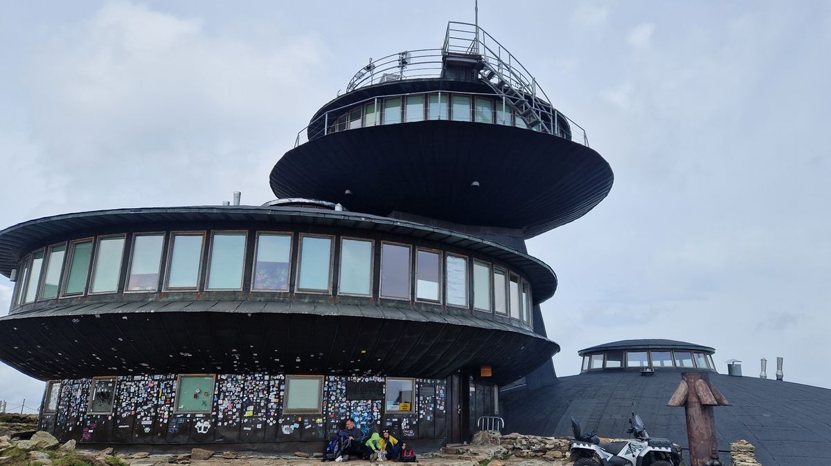 Poláci vypsali tendr na rekonstrukci „talířové“ meteostanice na Sněžce