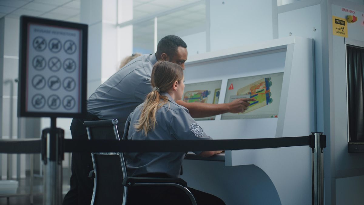 Karty, knihy nebo koření. I zcela nevinné předměty mohou vést k důkladnější kontrole na letišti