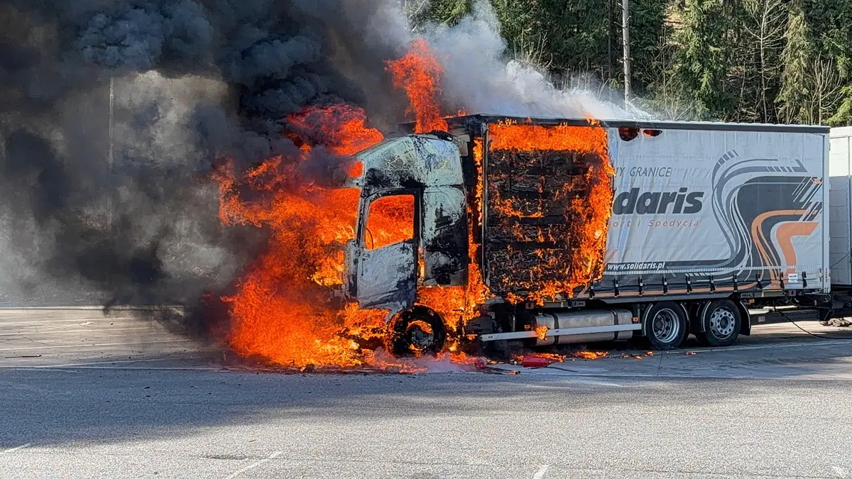 U čerpací stanice na dálnici D1 hořel kamion