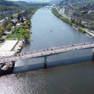 Slavnostní otevření Dvoreckého mostu se konalo 17. dubna.