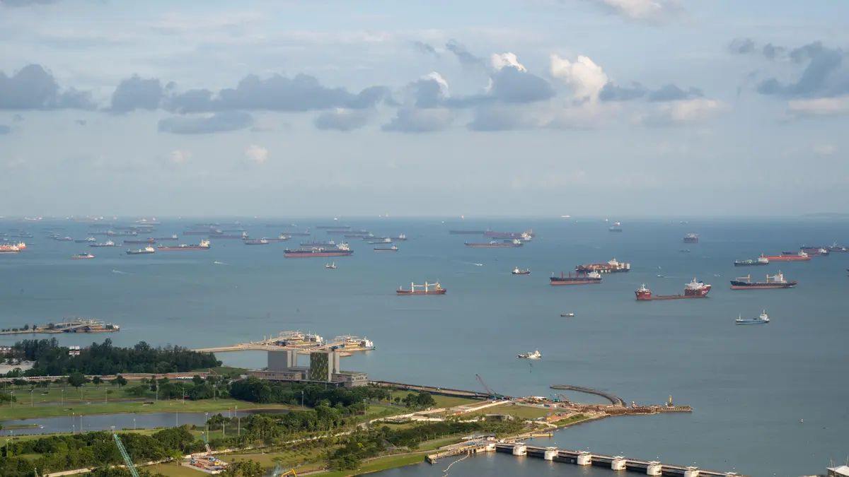 Singapur řeší výpadky dodávek ropy dovozy z Ruska