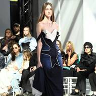 Návrhář Kryštof Bača byl se svým modelem jedním z finalistů soutěže začínajících návrhářů Mattoni Young Fashion Stars pro rok 2026.