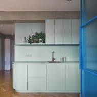 Většina příček v bytě zmizela.