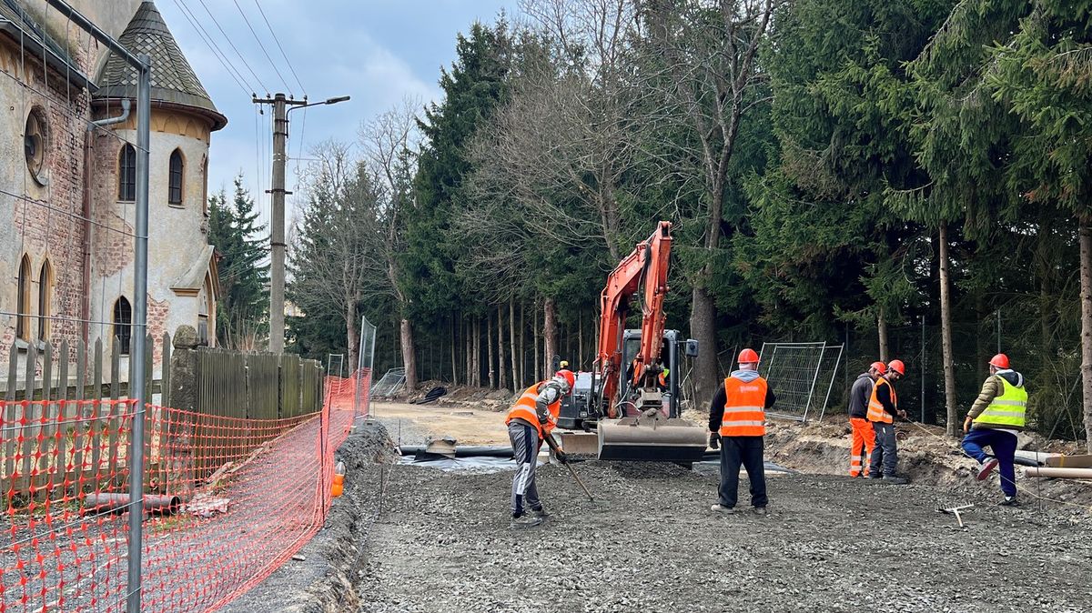 Co se děje na silnicích. Řidičům v Karlovarském kraji pomáhá nová aplikace