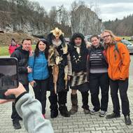 Návštěvníci se s neandrtálci mohli vyfotit v turistickém centru u Sloupsko-šošůvských jeskyní.