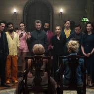 Samy proti nejmocnějším lidem světa. V takové situaci se na začátku filmu ocitají sestry, které vyrostly u pěstounů.