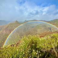 I déšť má své výhody. Vyhlídka El Sombrero s dvojitou duhou.