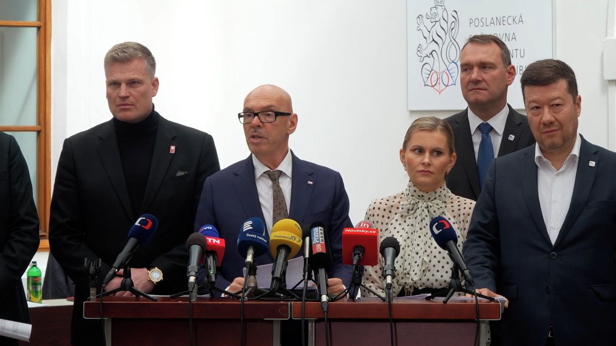 Tisková konference ministra Klempíře k zákonu o zrušení poplatků za televizi a rozhlas