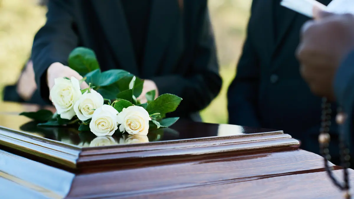 Boom pohřebních firem v Rusku. Za nárůstem není úmrtnost, ale boj se šedou ekonomikou