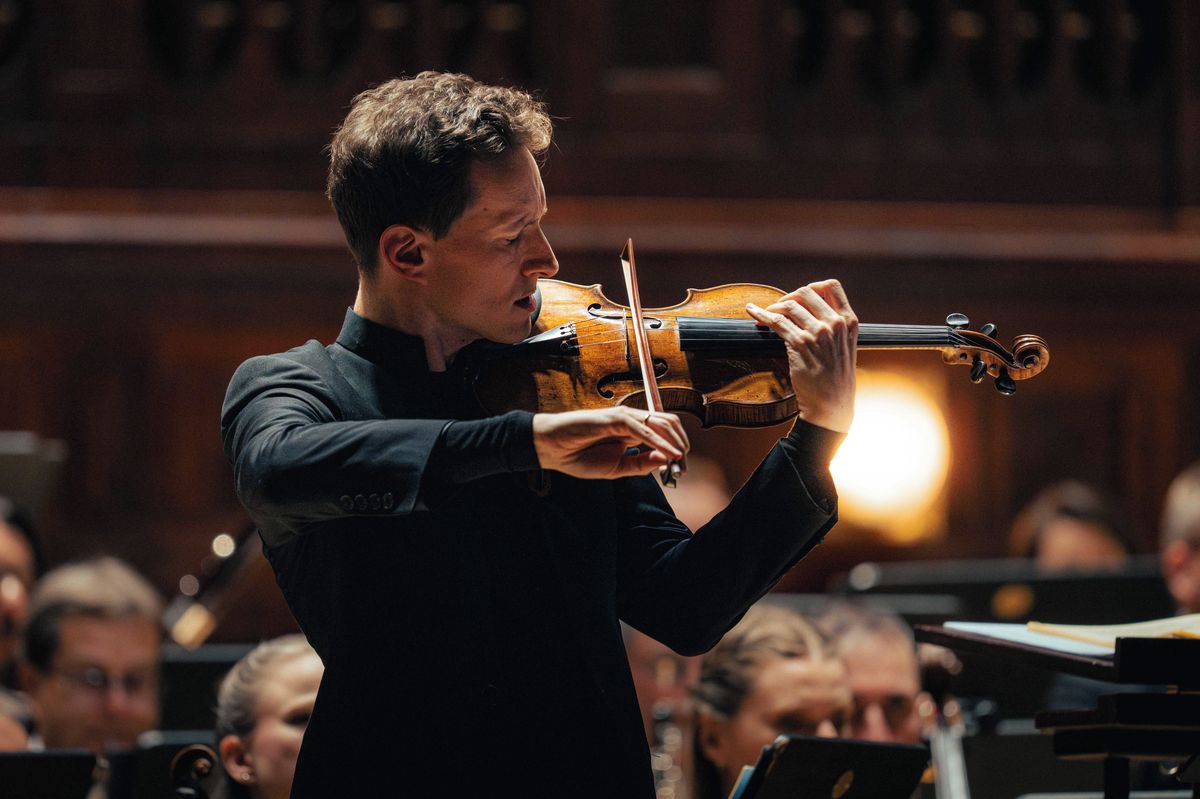 RECENZE: Dirigentská legenda s Pražskými symfoniky