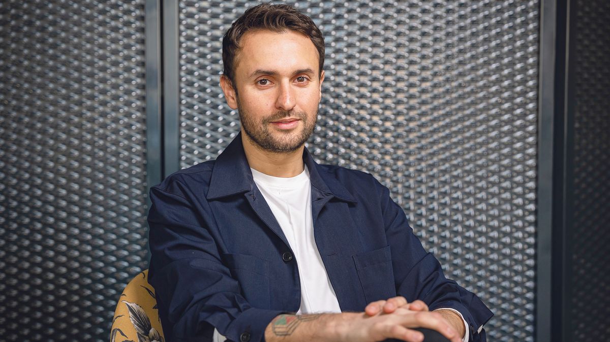 Kadeřník a cukrář Jan Jenda Jirka: Péče o vlasy je u nás mnohem dál než cukrařina 