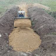 Zářez nechali záchranáři zavézt říčním pískem.