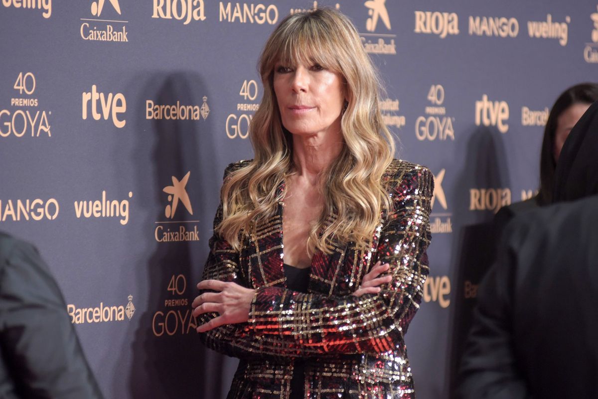 Nebijte mě! Aktivista ve Španělsku chtěl klást otázky premiérově manželce, od žen z doprovodu dostal naloženo