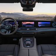 Interiér nabízí tři obrazovky a od předchůdce se liší i výdechy ventilace.