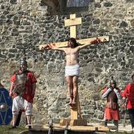 V kulisách hradu Lipý znovu ukřižovali Krista