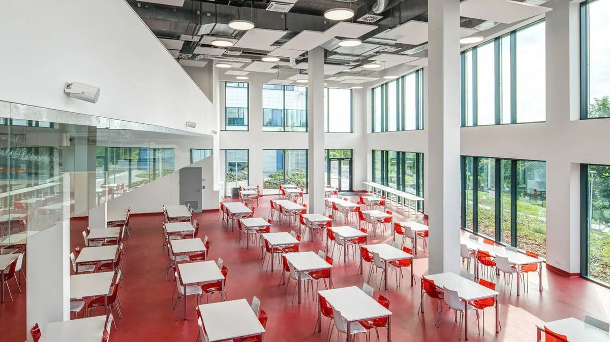 Menzy vysokých škol zdražují, i když nemusí