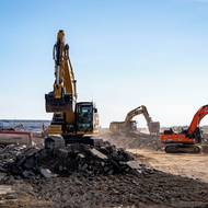 Staveniště je plné, do poloviny srpna má být hotovo. 