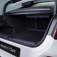 Kufr má objem 470 litrů, frunk pak 101 litrů.