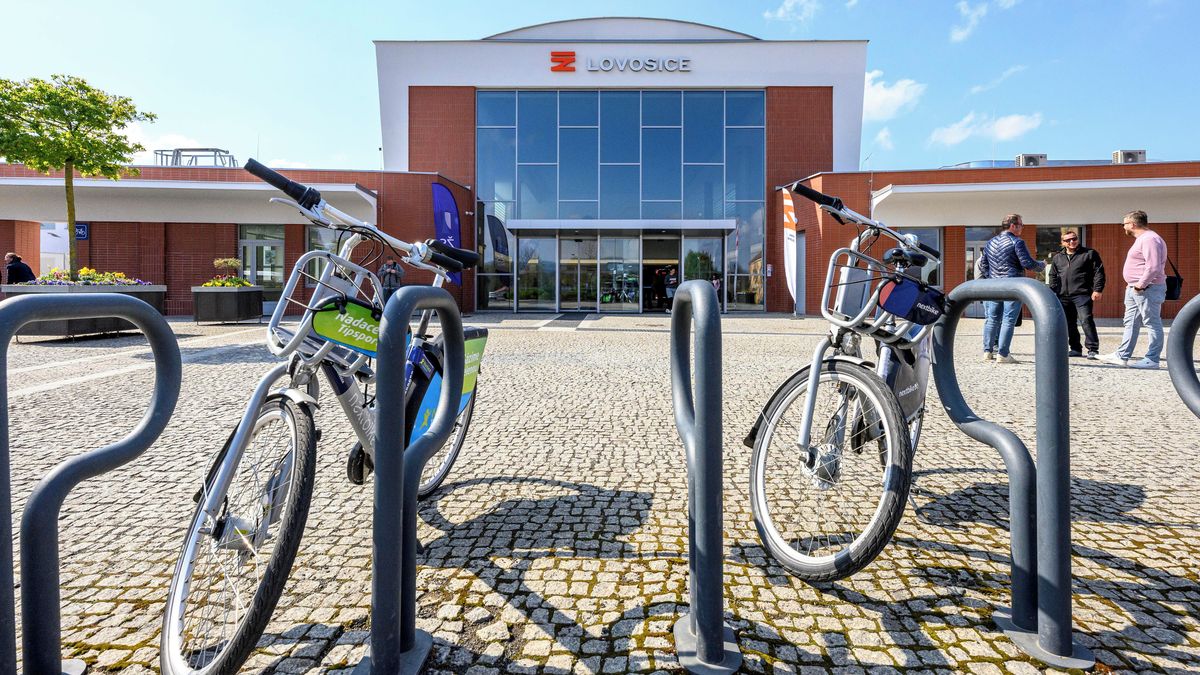 Nádražní budova v Lovosicích je opravená. Nově má i vyhřívanou podlahu