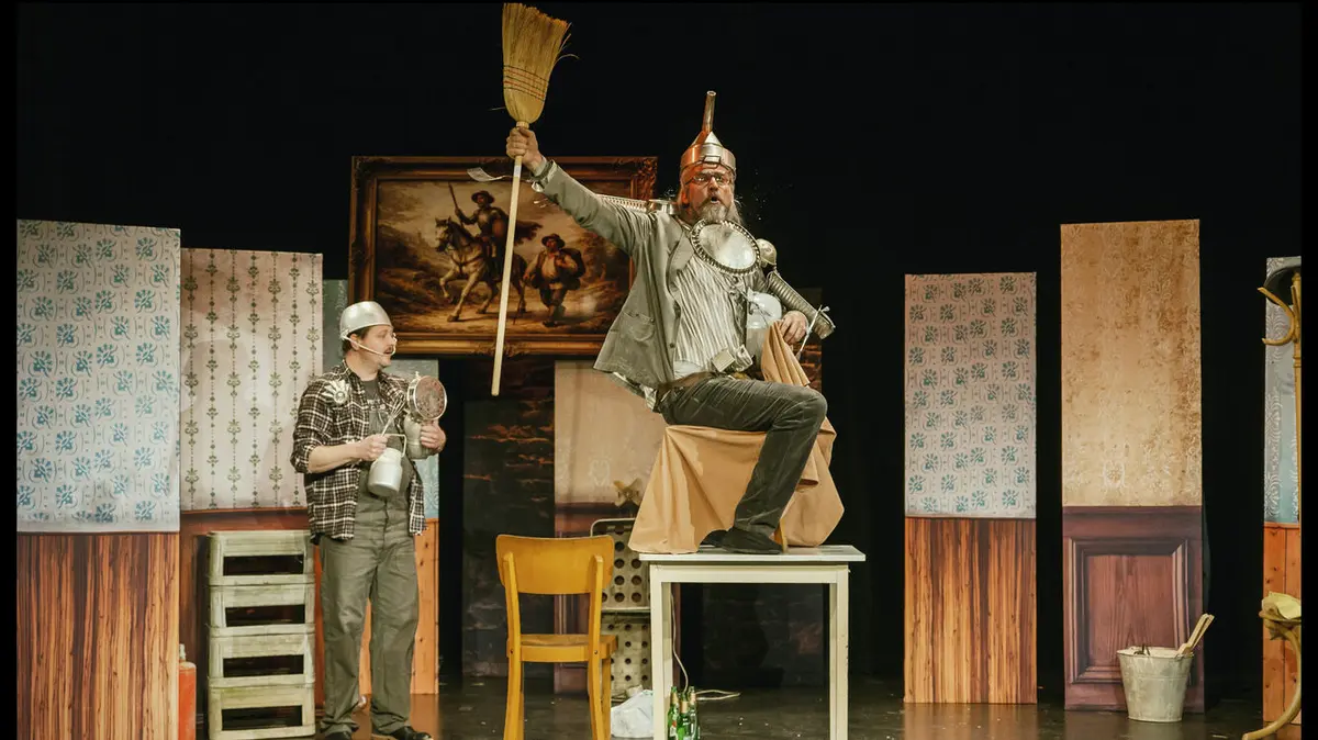 FOTO: Roman Zach a Ondřej Bauer v představení Důmyslný rytíř Don Quijote a jeho soumar Pemza