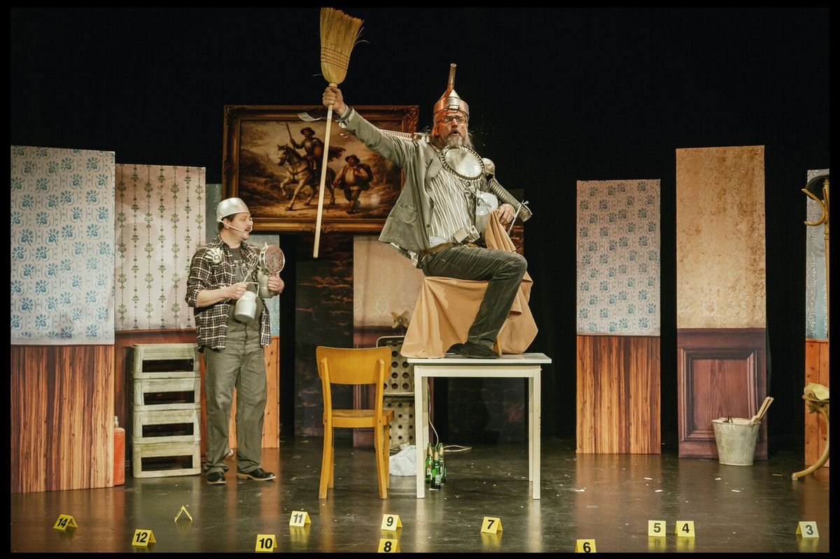 FOTO: Roman Zach a Ondřej Bauer v představení Důmyslný rytíř Don Quijote a jeho soumar Pemza