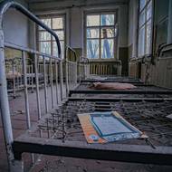 Pripjať byla městem mladých. Většina z obyvatel nebyla starších než 30 let, ročně se tu narodilo 800 dětí, o které se starali v patnácti školkách. I ty zůstaly po evakuaci prázdné. Vybavení je na místě dodnes.