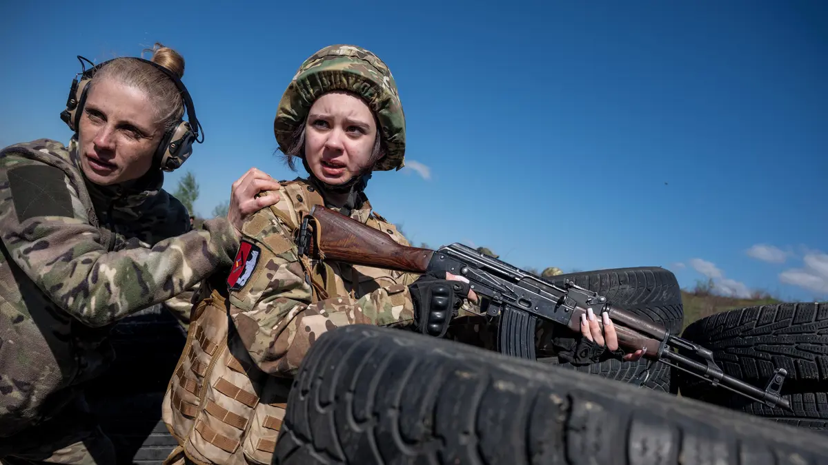 FOTO: Střílet se učí i ukrajinské děti