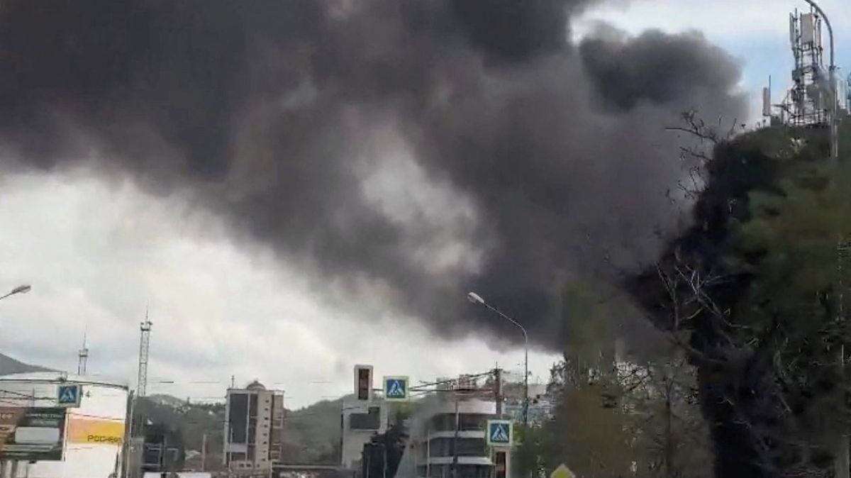 Požár a evakuace v Tuapse. Ruská rafinerie dostala další zásah