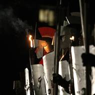 Na působivosti přidává žďárským pašijím i zhruba 25 římských vojáků ve zbroji. 