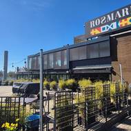 Restaurační loď v rekreačním areálu v pražských Modřanech