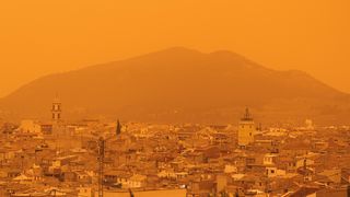 Saharský prach zasahuje Evropu čím dál častěji