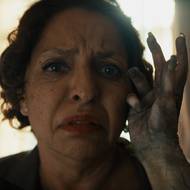 Verónica Falcónová ztvárnila pobožnou hispánskou babičku.