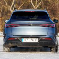 Záď je sympaticky čistá.