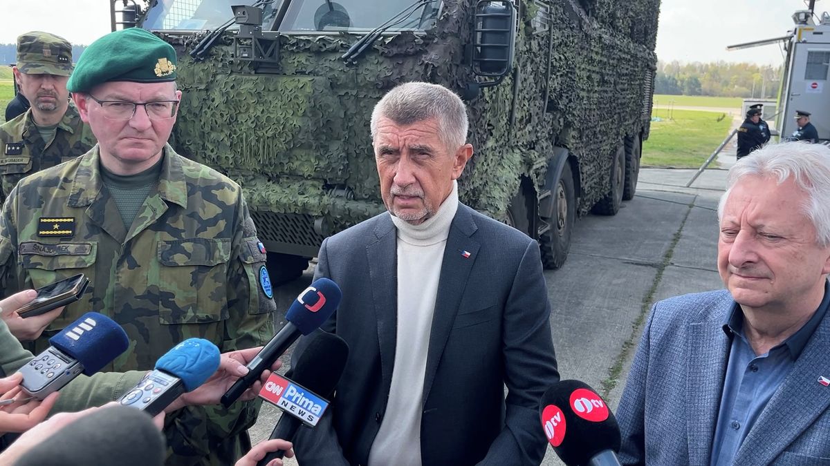 Babiš jedná s Macronem o jaderném deštníku