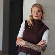 Vesta s vysokým stojáčkem Eden, Youngprimitive, 1690 Kč