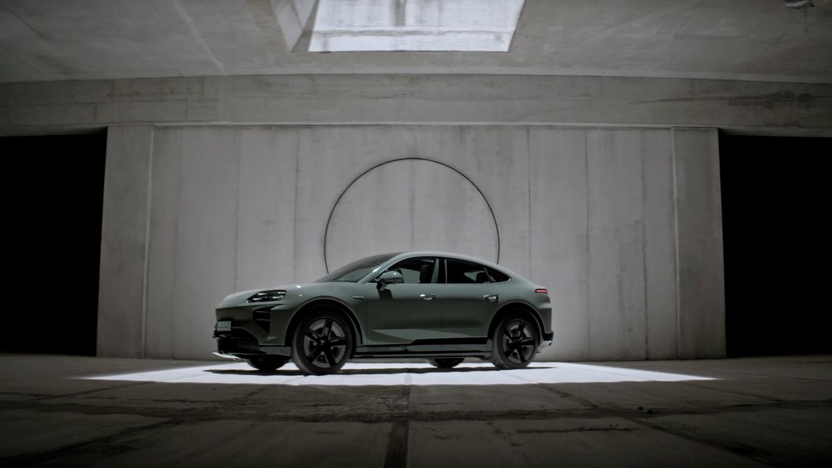 Elektrické Porsche Cayenne přijíždí jako snížené Coupé. Má přes tisíc koní