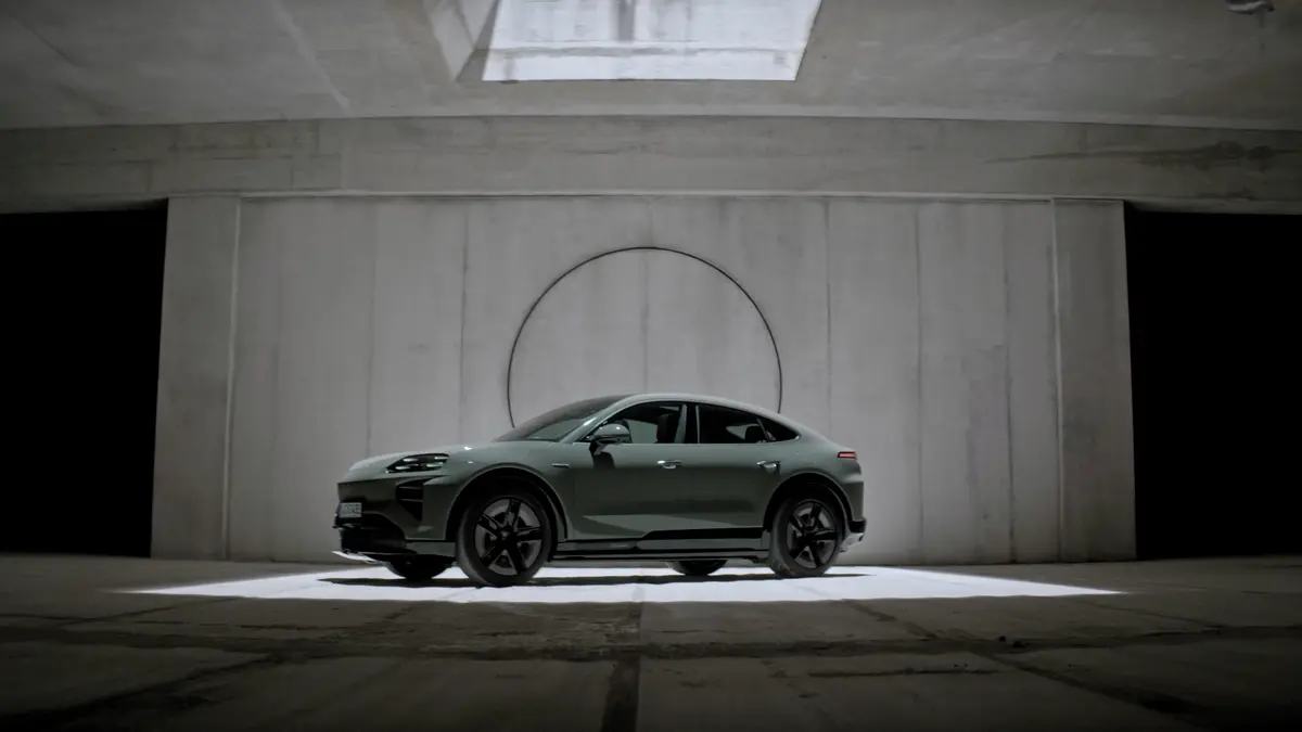 Elektrické Porsche Cayenne přijíždí jako snížené Coupé. Má přes tisíc koní