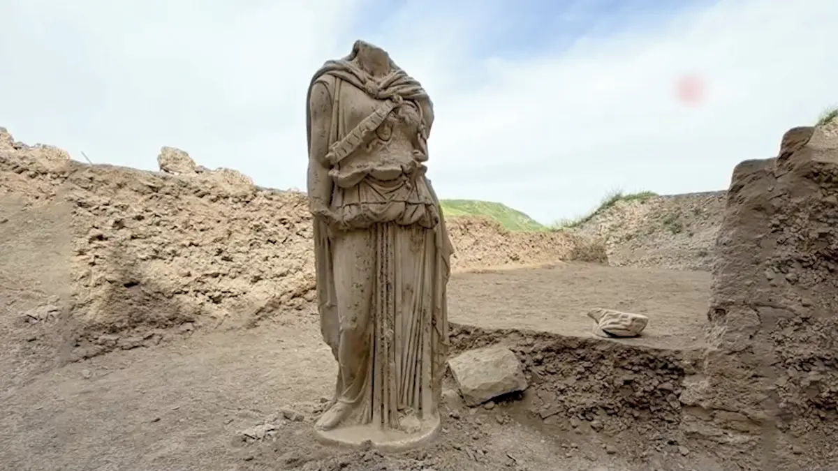 Neúplná, ale přesto jedinečná. V Turecku našli 2000 let starou sochu bohyně Athény