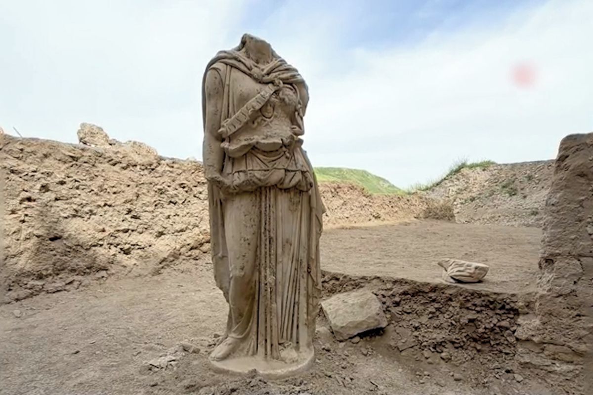Neúplná, ale přesto jedinečná. V Turecku našli 2000 let starou sochu bohyně Athény