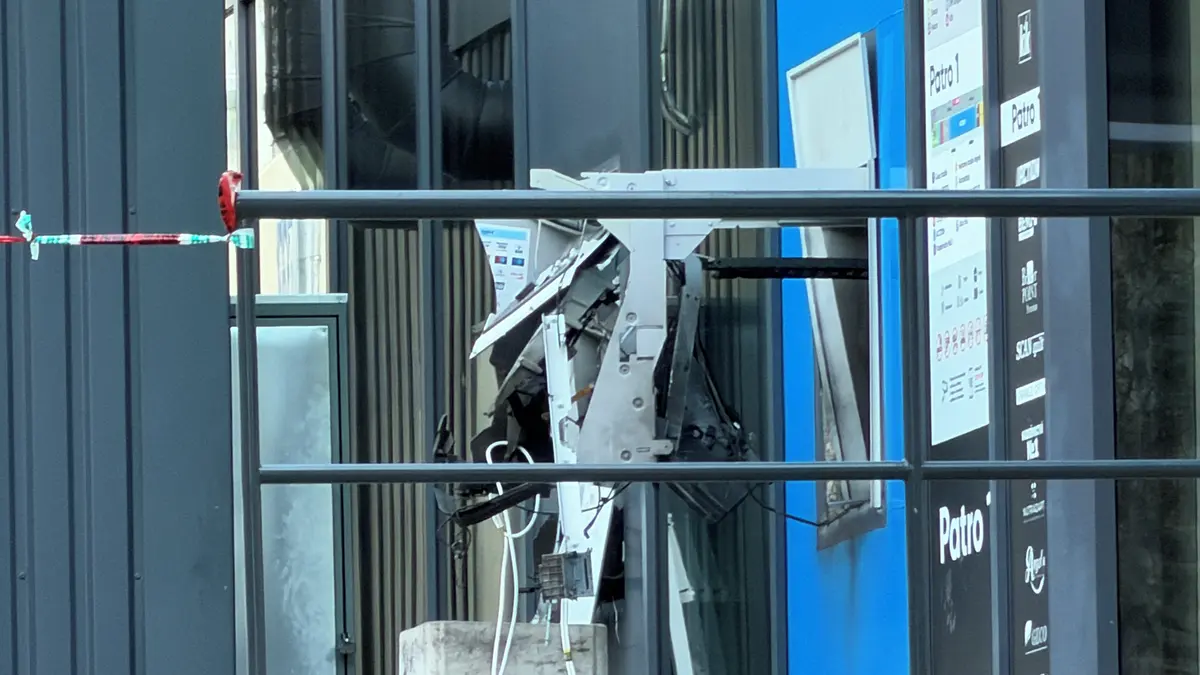 Na pražském Opatově odpálili zloději výbušninami dva bankomaty