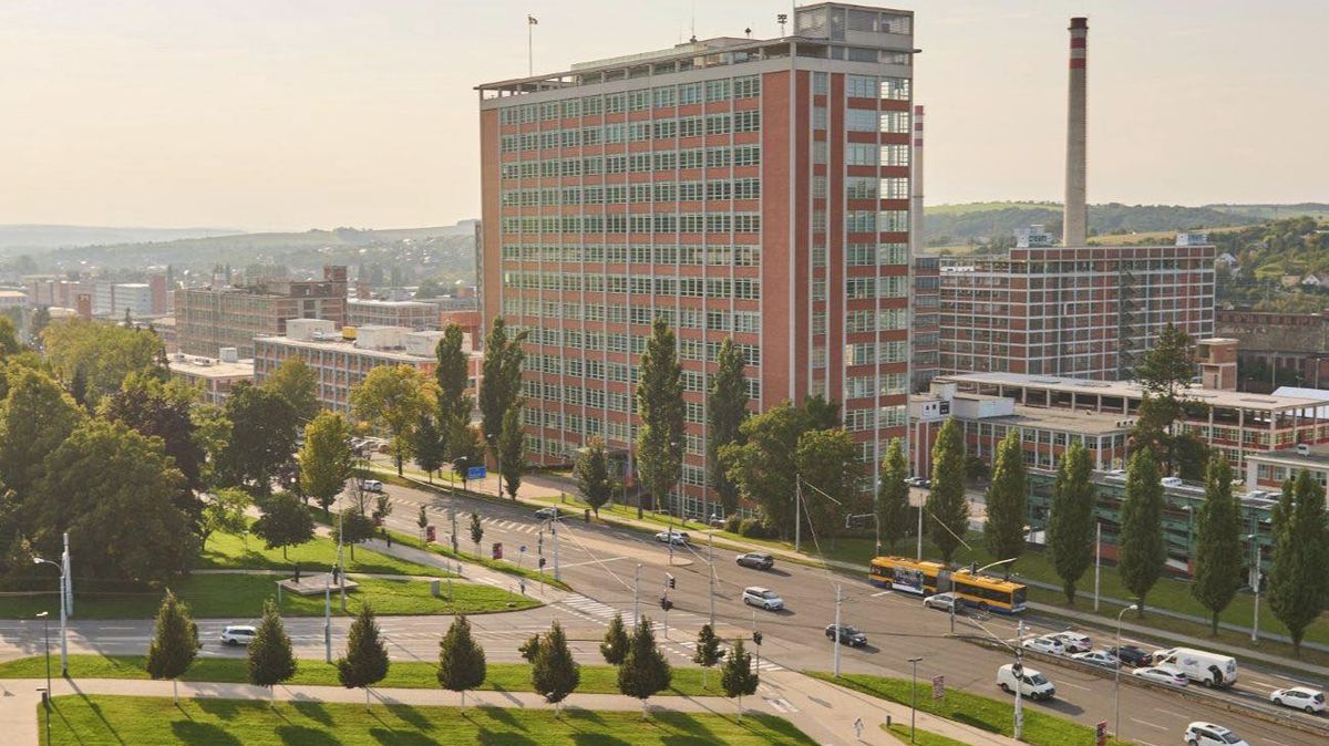 Zlínská doprava míří do 21. století, stavby chytrých křižovatek ale komplikují vandalové