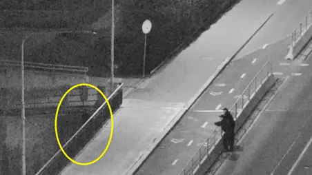 Přerovští strážníci zachránili ženu, která skočila z mostu do Bečvy