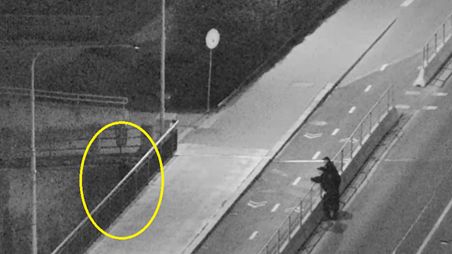 Přerovští strážníci zachránili ženu, která skočila z mostu do Bečvy