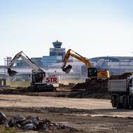 Letošní rekonstrukce bude trvat do poloviny srpna, zasáhne tak i hlavní sezonu. Letiště do ní investuje přes miliardu korun. 