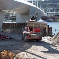 Práce pod mostem by měly být hotové do konce roku.